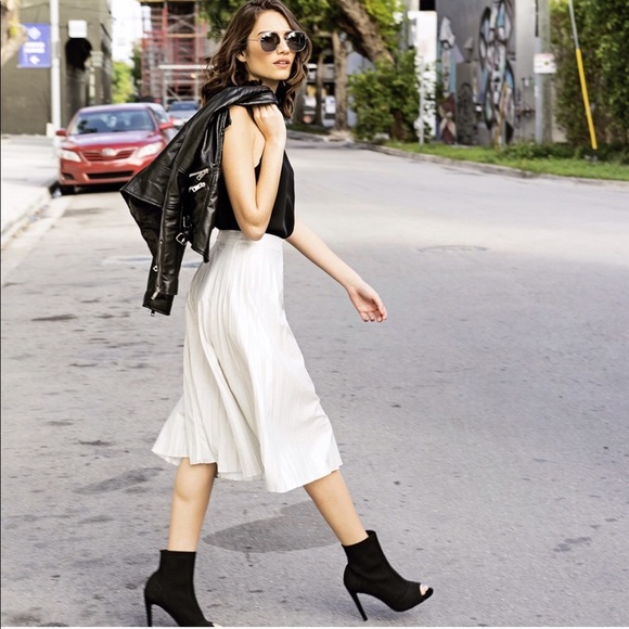 Silver Pleated Midi Skirt - Picture 3 of 5